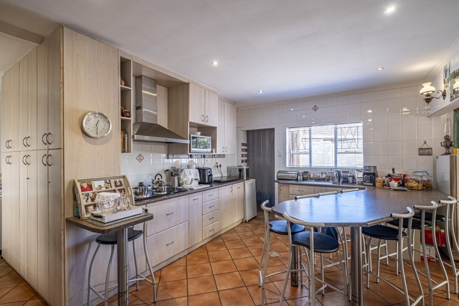 4 Bedroom Property for Sale in Summerstrand Eastern Cape